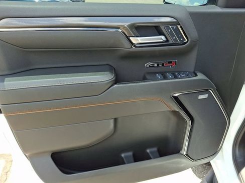 Used 2025 GMC Sierra 1500 AT4 w/ AT4 Premium Package AWD/4WD image 9