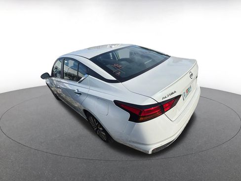 Used 2025 Nissan Altima 2.5 SV image 5