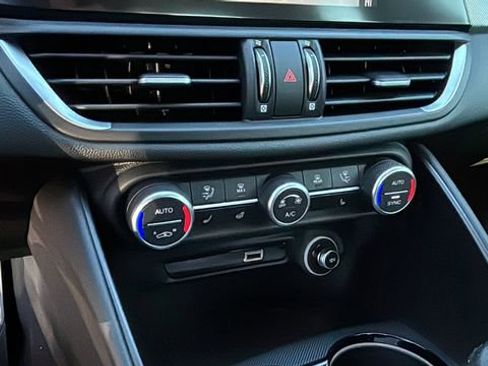 Used 2023 Alfa Romeo Giulia Veloce image 31