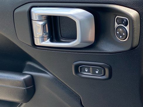 Used 2021 Jeep Wrangler Willys image 18