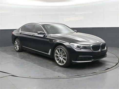 Used 2019 BMW 740i w/ Executive Package image 1