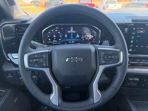 Used 2025 Chevrolet Silverado 1500 LT Trail Boss w/ LT Trail Boss Premium Package AWD/4WD image 25