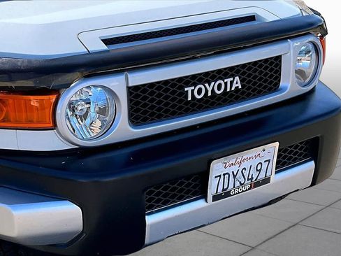 Used 2014 Toyota FJ Cruiser 4WD w/ Upgrade Package image 29