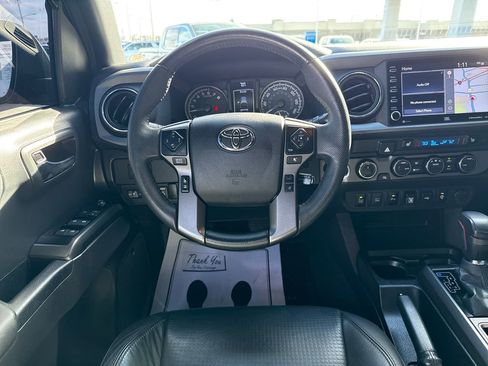 Used 2022 Toyota Tacoma TRD Sport image 17