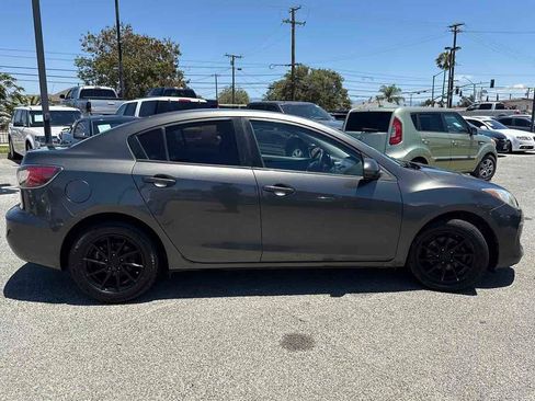 Used 2013 MAZDA MAZDA3 i Touring FWD image 2