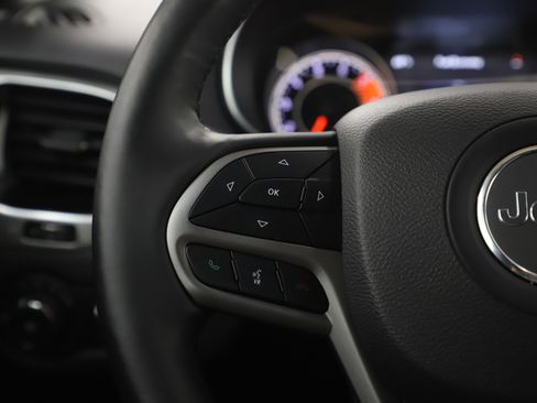 Used 2019 Jeep Cherokee Limited image 28