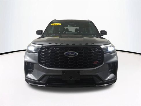 Used 2025 Ford Explorer ST AWD/4WD image 3
