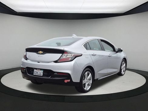 Certified 2018 Chevrolet Volt LT w/ Comfort Package FWD image 8