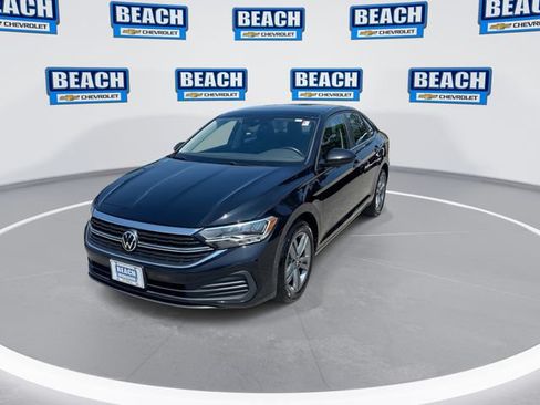 Used 2024 Volkswagen Jetta SE FWD image 4
