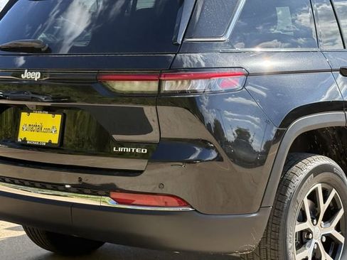 New 2025 Jeep Grand Cherokee Limited w/ Trailer Tow Package AWD/4WD image 10