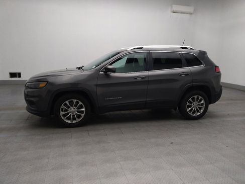 Used 2019 Jeep Cherokee Latitude Plus FWD image 2