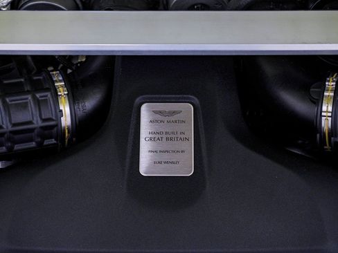 Used 2023 Aston Martin V8 Vantage Coupe image 37