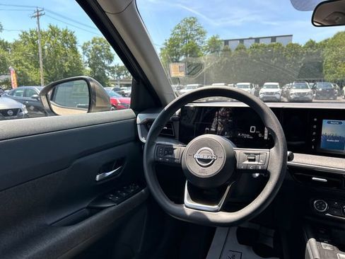 Certified 2025 Nissan Kicks SV AWD/4WD image 26