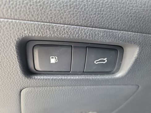 Used 2016 Kia Cadenza image 24