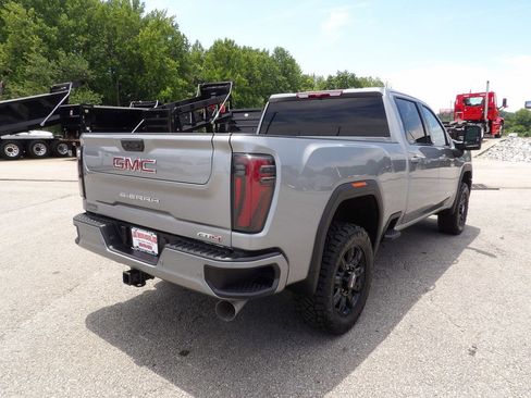 Used 2025 GMC Sierra 2500 AT4 AWD/4WD image 7