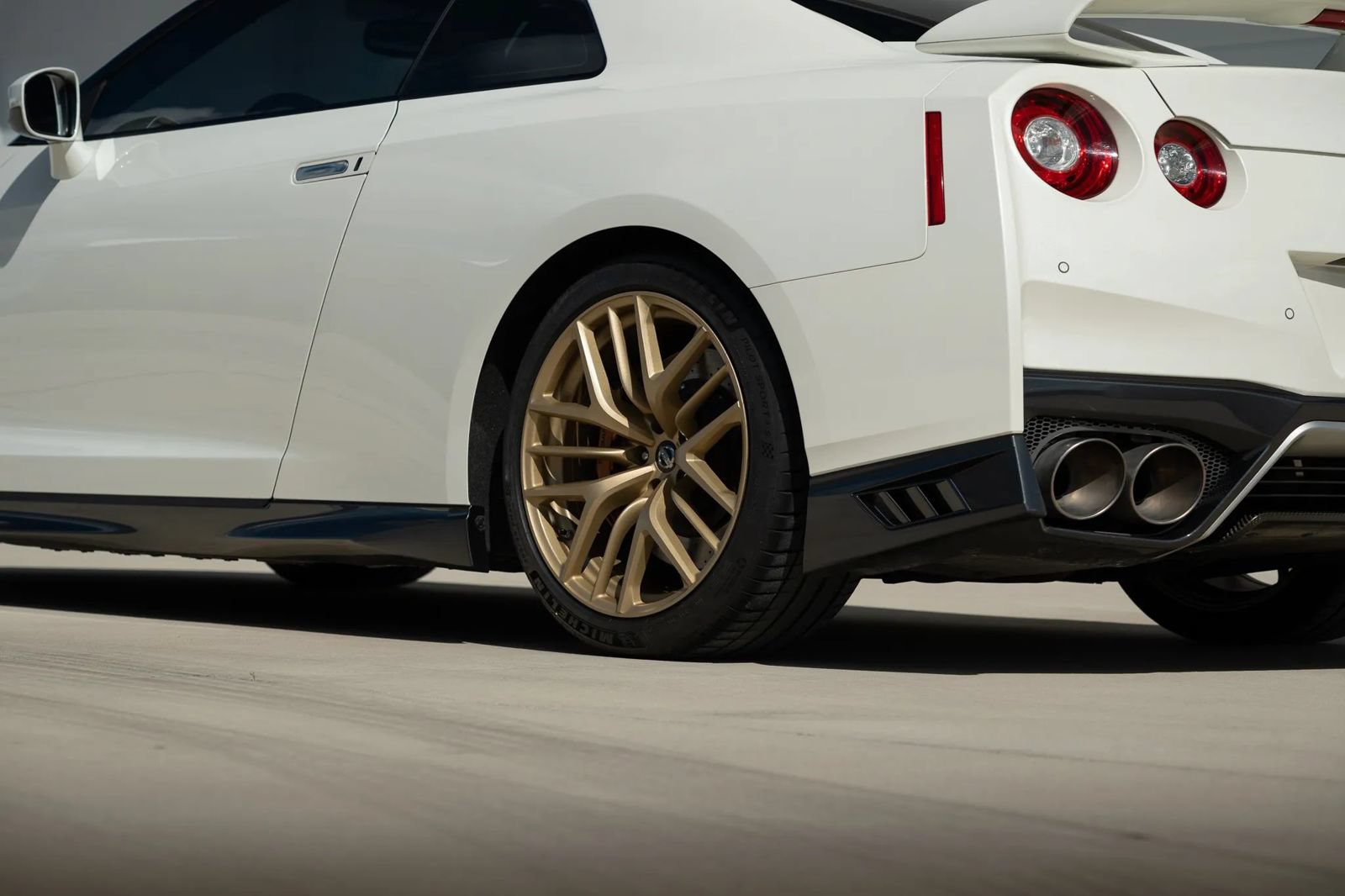 Used 2017 Nissan GT-R Premium w/ Premium Interior Package AWD/4WD image 39