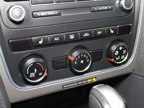 Used 2015 Volkswagen Passat 1.8T Wolfsburg Edition image 16