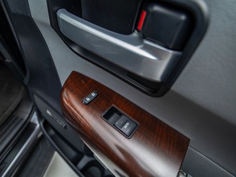 Used 2016 Toyota Sequoia Platinum image 37