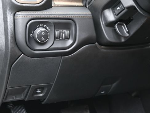 Used 2022 RAM 2500 Limited AWD/4WD image 23