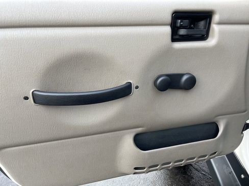 Used 2006 Jeep Wrangler Unlimited Rubicon image 27