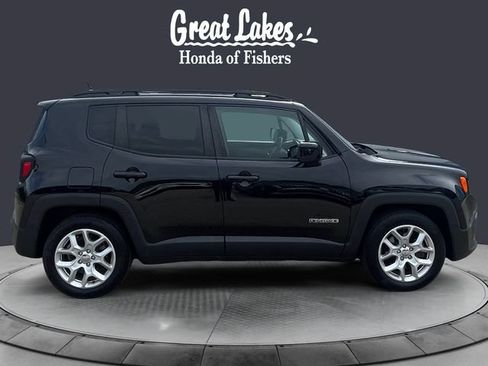 Used 2017 Jeep Renegade Latitude w/ Cold Weather Group FWD image 6