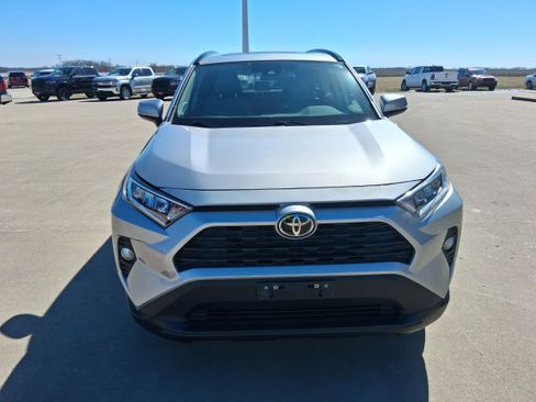 Used 2021 Toyota RAV4 XLE Premium image 8