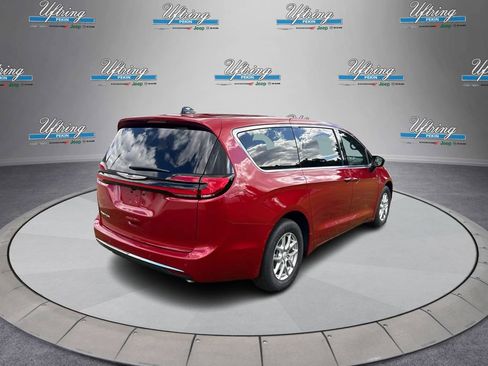 New 2026 Chrysler Pacifica Select image 3