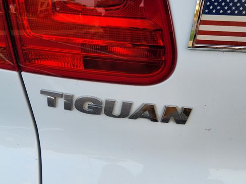 Used 2016 Volkswagen Tiguan R-Line FWD image 10