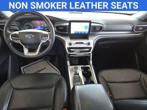 Used 2022 Ford Explorer XLT image 2