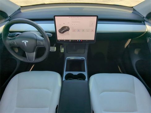 Used 2022 Tesla Model Y Performance image 18