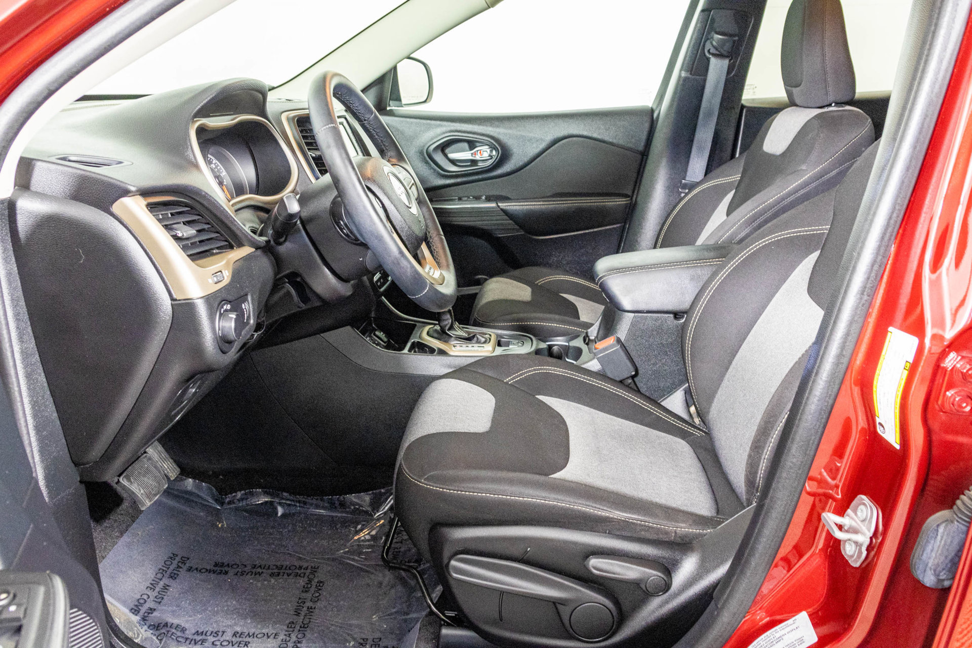 Used 2016 Jeep Cherokee Sport w/ Cold Weather Group FWD image 22