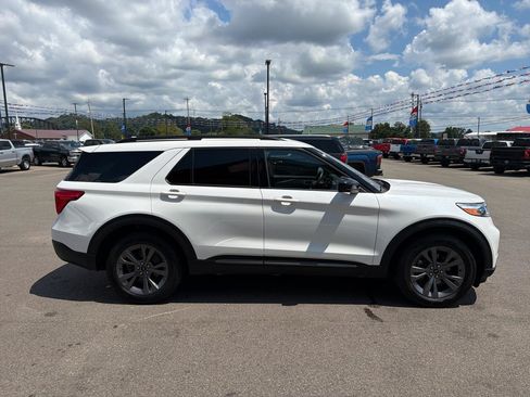 Used 2023 Ford Explorer XLT w/ Equipment Group 202A AWD/4WD image 26