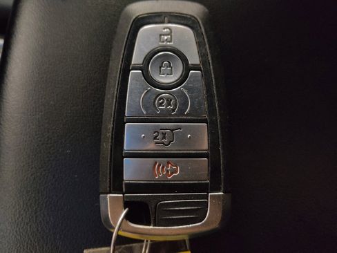 Used 2022 Ford Explorer XLT w/ Equipment Group 202A AWD/4WD image 32