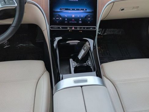 Used 2024 Mercedes-Benz C 300 Sedan w/ Exclusive Trim Package image 18
