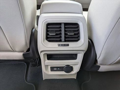 Used 2023 Volkswagen Tiguan SE FWD image 16
