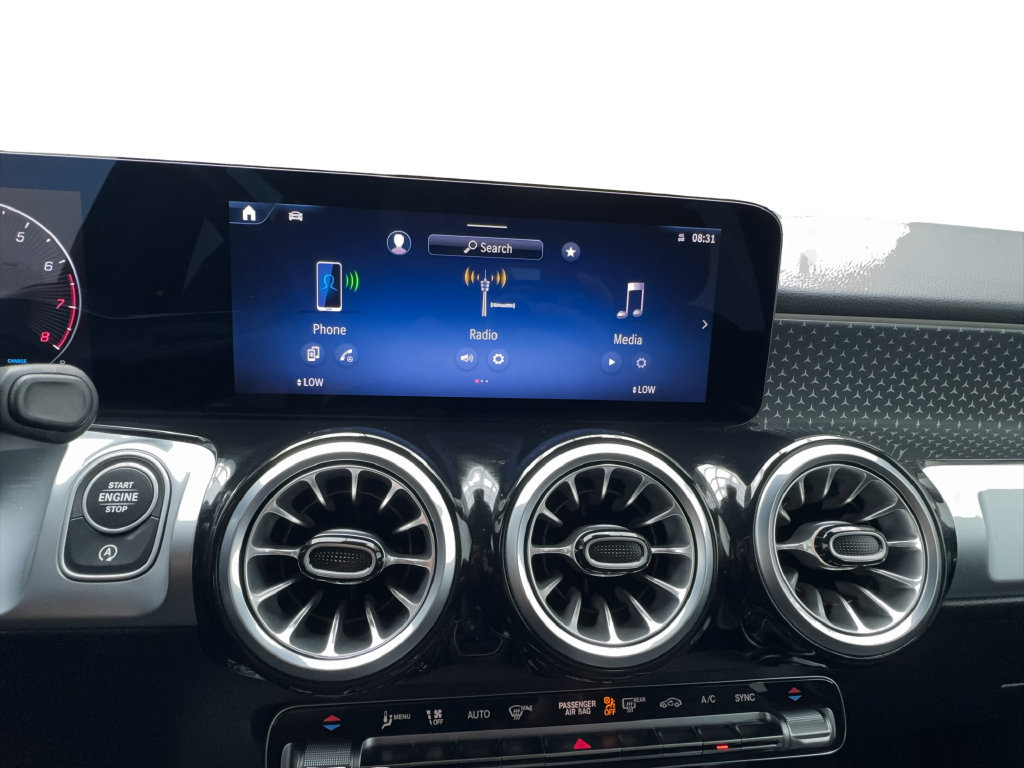 Used 2025 Mercedes-Benz GLB 250 4MATIC image 47