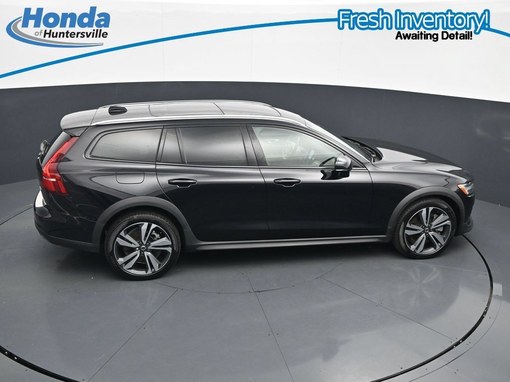 Used 2025 Volvo V60 B5 Cross Country Plus AWD/4WD image 27