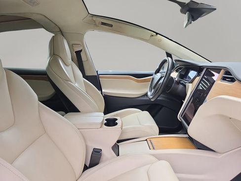 Used 2018 Tesla Model X 75D image 15