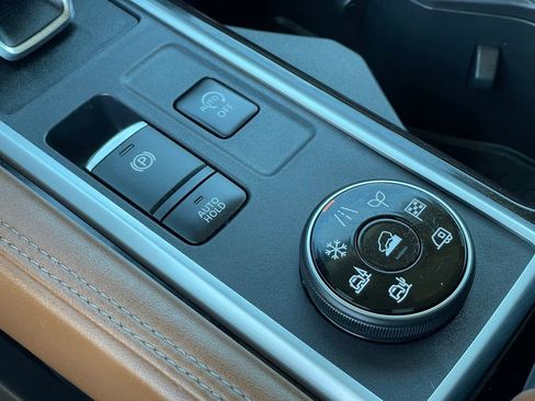 Certified 2024 Nissan Pathfinder Platinum AWD/4WD image 27