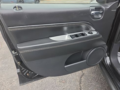 Used 2014 Jeep Compass Latitude w/ Sun/Sound Group image 14