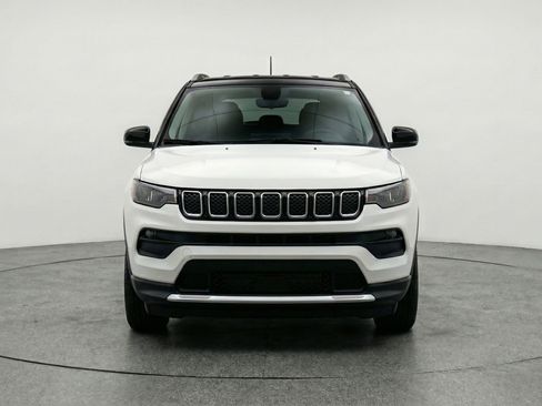 Used 2025 Jeep Compass Limited image 2