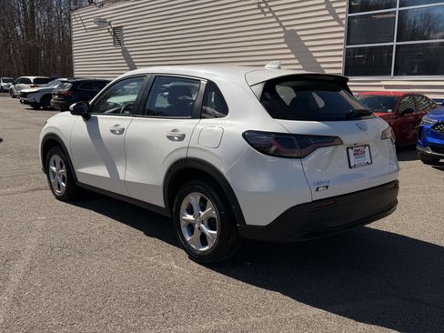Certified 2024 Honda HR-V LX image 4