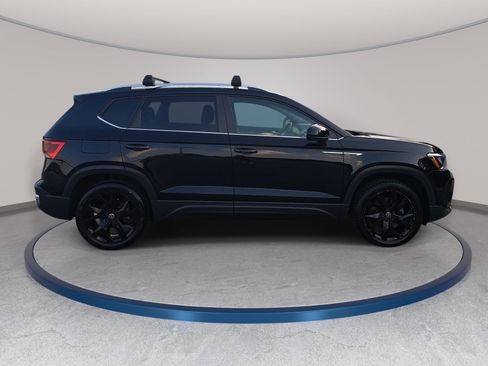 Used 2022 Volkswagen Taos SE AWD/4WD image 4