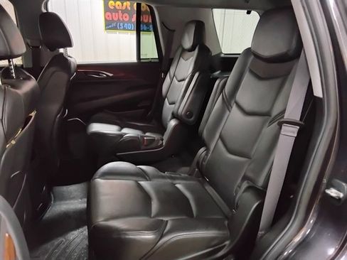 Used 2015 Cadillac Escalade Luxury image 14