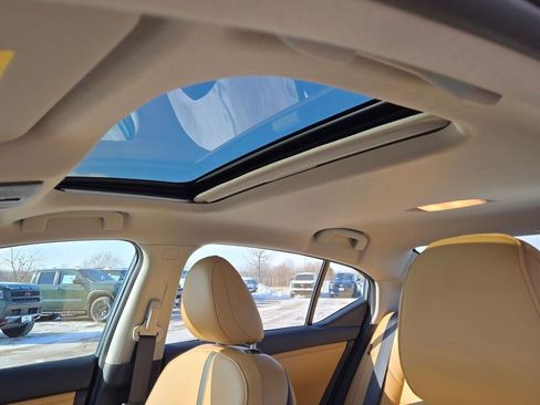 Used 2025 Nissan Sentra SV w/ SV Premium Package image 21