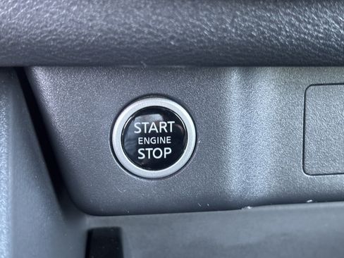 Used 2023 Nissan Rogue SV FWD image 23