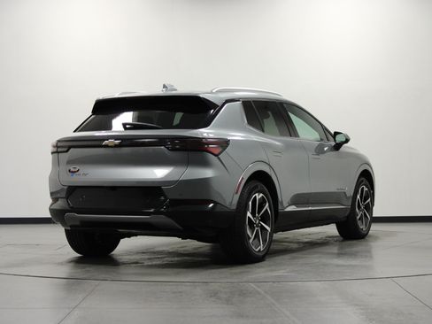 Used 2024 Chevrolet Equinox EV LT FWD image 4