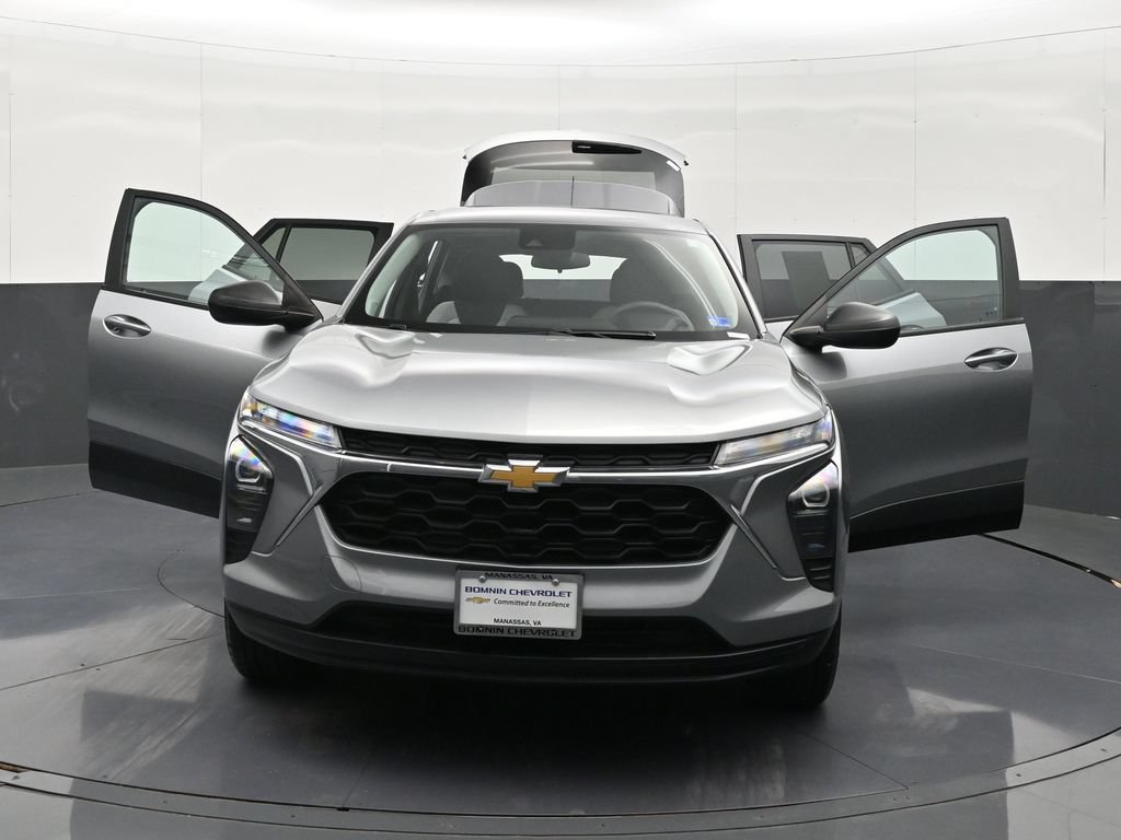 Certified 2024 Chevrolet Trax LS FWD image 43