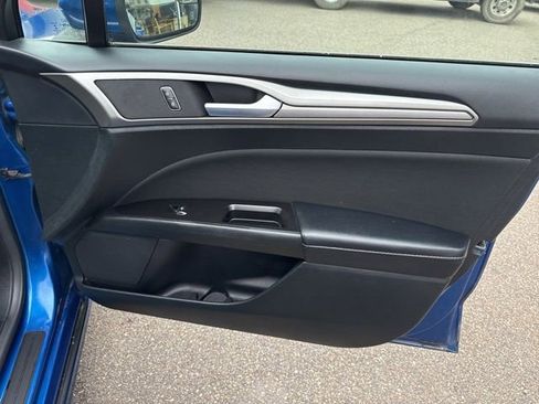 Used 2017 Ford Fusion SE FWD image 27