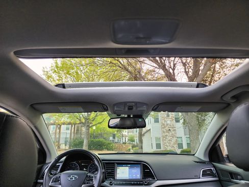 Used 2017 Hyundai Elantra Limited w/ Limited Ultimate Package 05 image 27